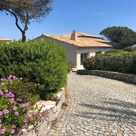Quarto em Acomodações Particulares House With Two Bedrooms Saint-Tropez